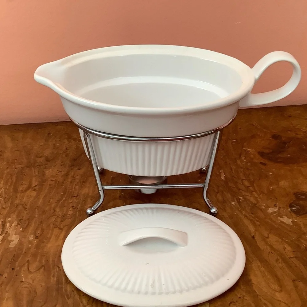 Tabletops Gallery 16oz. Gravy Boat Ceramic White, With Candle Warming Stand